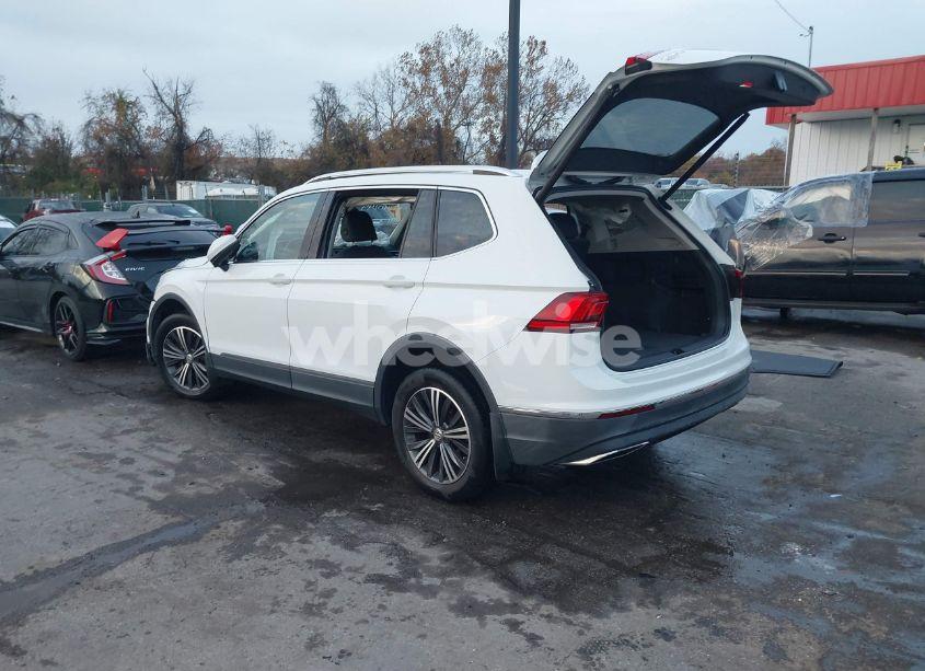 Photo 3 of 2018 Volkswagen Tiguan 2.0T SE/2.0T SEL (VIN 3VV2B7AX7JM214345)