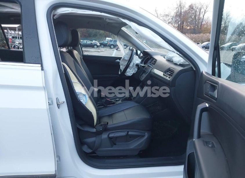 Photo 5 of 2018 Volkswagen Tiguan 2.0T SE/2.0T SEL (VIN 3VV2B7AX7JM214345)