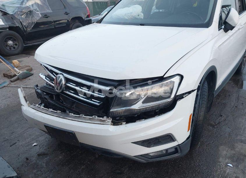 Photo 6 of 2018 Volkswagen Tiguan 2.0T SE/2.0T SEL (VIN 3VV2B7AX7JM214345)