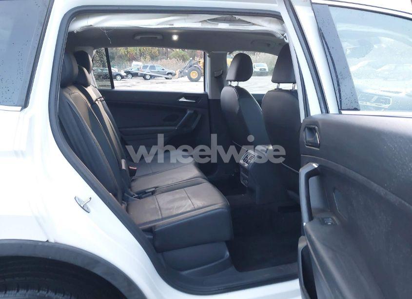 Photo 8 of 2018 Volkswagen Tiguan 2.0T SE/2.0T SEL (VIN 3VV2B7AX7JM214345)