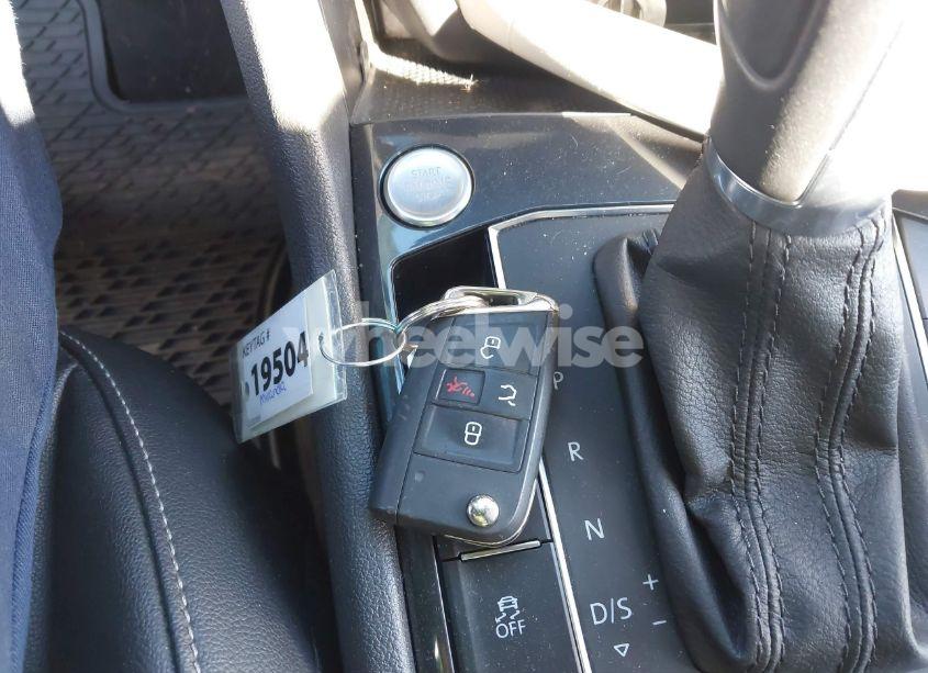 Photo 11 of 2018 Volkswagen Tiguan 2.0T SE/2.0T SEL (VIN 3VV2B7AX7JM219982)