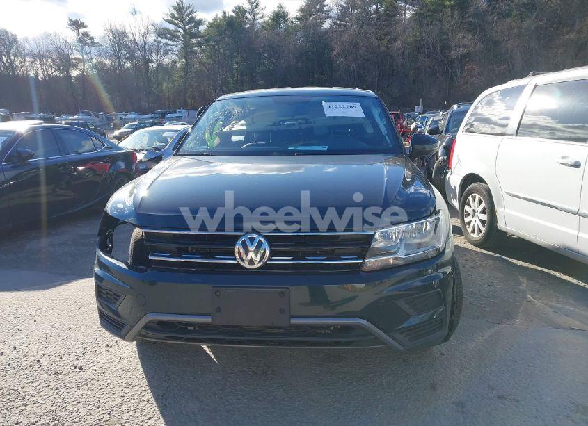 Photo 13 of 2018 Volkswagen Tiguan 2.0T SE/2.0T SEL (VIN 3VV2B7AX7JM219982)