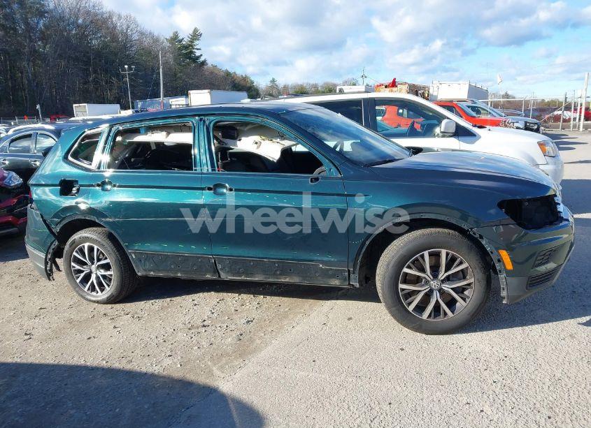 Photo 14 of 2018 Volkswagen Tiguan 2.0T SE/2.0T SEL (VIN 3VV2B7AX7JM219982)