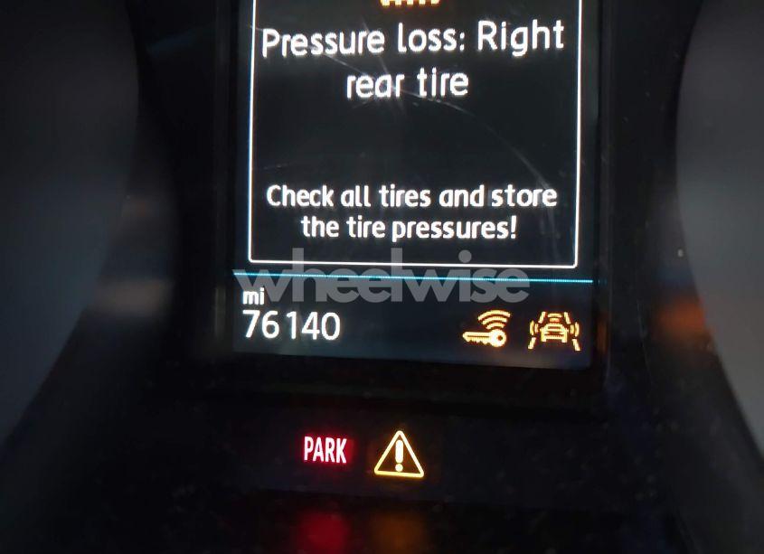 Photo 16 of 2018 Volkswagen Tiguan 2.0T SE/2.0T SEL (VIN 3VV2B7AX7JM219982)