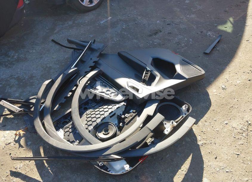 Photo 19 of 2018 Volkswagen Tiguan 2.0T SE/2.0T SEL (VIN 3VV2B7AX7JM219982)