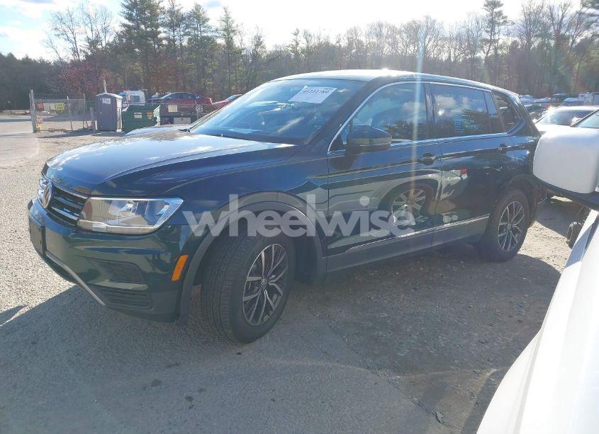 Photo 2 of 2018 Volkswagen Tiguan 2.0T SE/2.0T SEL (VIN 3VV2B7AX7JM219982)