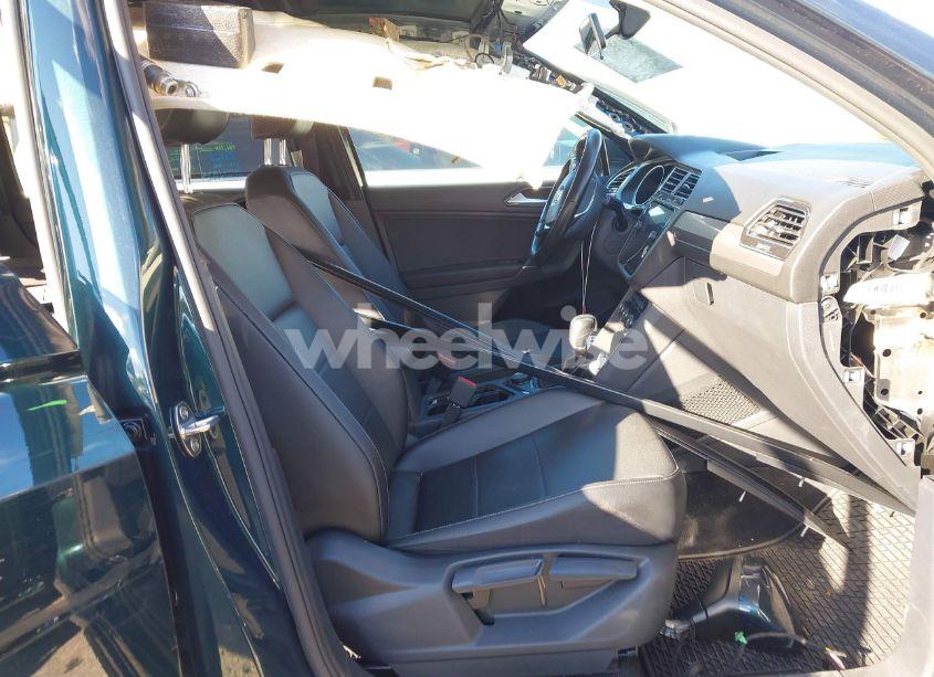 Photo 5 of 2018 Volkswagen Tiguan 2.0T SE/2.0T SEL (VIN 3VV2B7AX7JM219982)