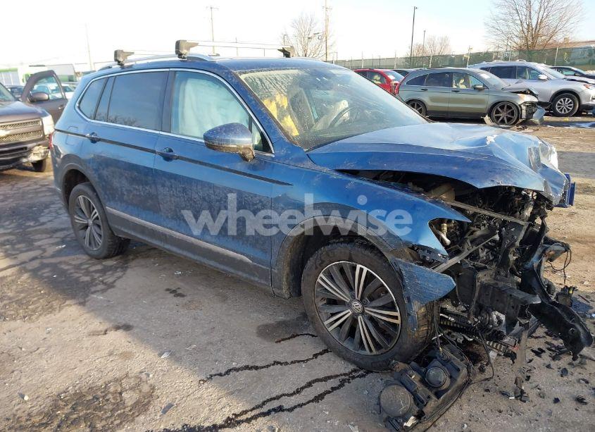 2019 Volkswagen Tiguan 2.0T SE/2.0T SEL/2.0T SEL R-LINE/2.0T SEL R-LINE BLACK (VIN 3VV2B7AX7KM078705) main photo