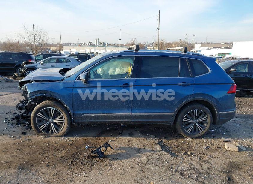 Photo 13 of 2019 Volkswagen Tiguan 2.0T SE/2.0T SEL/2.0T SEL R-LINE/2.0T SEL R-LINE BLACK (VIN 3VV2B7AX7KM078705)