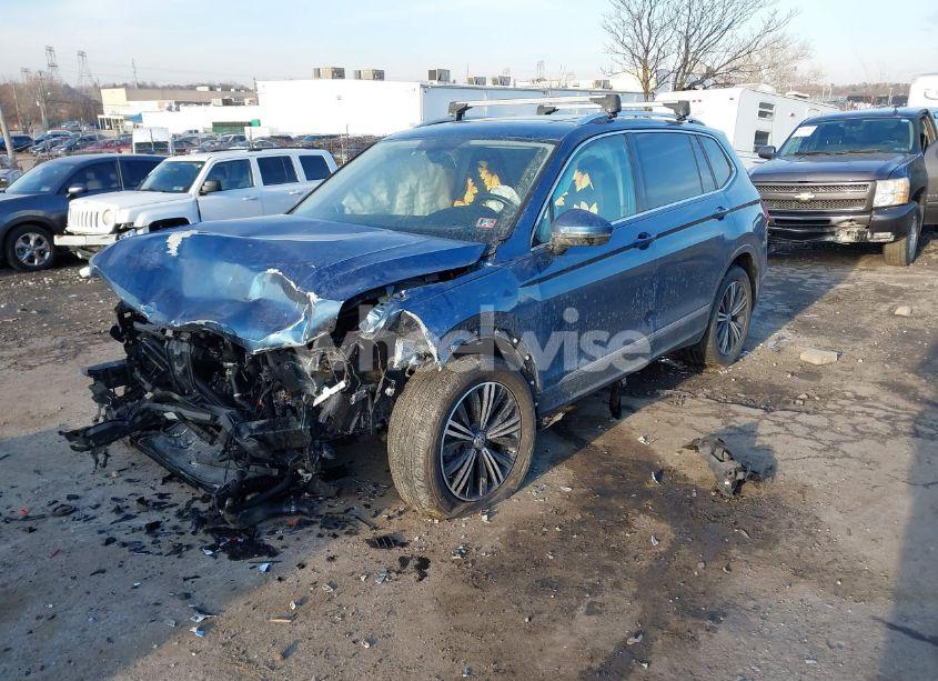 Photo 2 of 2019 Volkswagen Tiguan 2.0T SE/2.0T SEL/2.0T SEL R-LINE/2.0T SEL R-LINE BLACK (VIN 3VV2B7AX7KM078705)