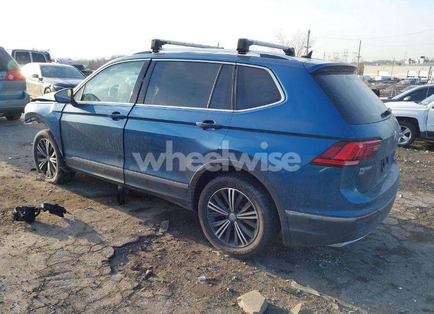 Photo 3 of 2019 Volkswagen Tiguan 2.0T SE/2.0T SEL/2.0T SEL R-LINE/2.0T SEL R-LINE BLACK (VIN 3VV2B7AX7KM078705)
