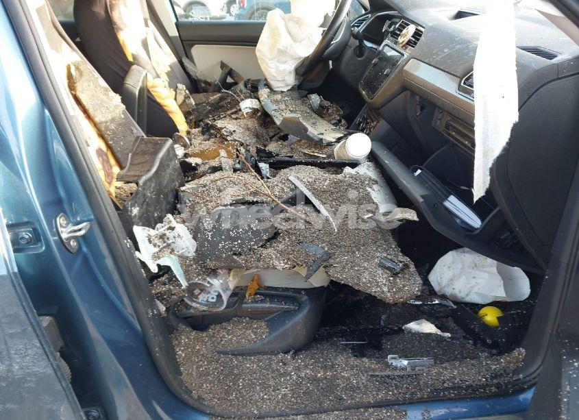 Photo 5 of 2019 Volkswagen Tiguan 2.0T SE/2.0T SEL/2.0T SEL R-LINE/2.0T SEL R-LINE BLACK (VIN 3VV2B7AX7KM078705)