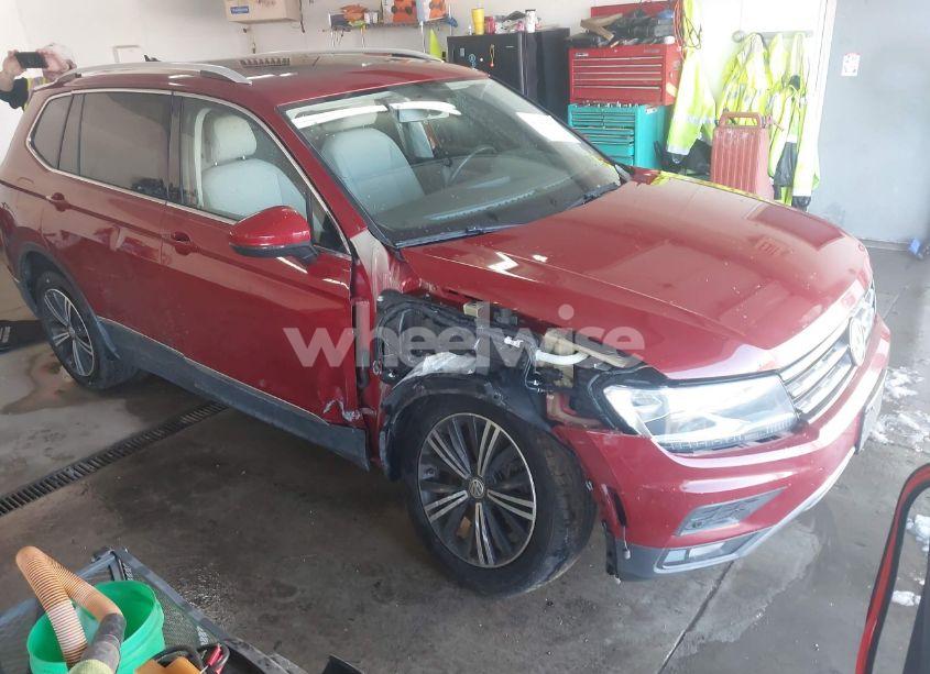 2019 Volkswagen Tiguan 2.0T SE/2.0T SEL/2.0T SEL R-LINE/2.0T SEL R-LINE BLACK (VIN 3VV2B7AX7KM095620) main photo