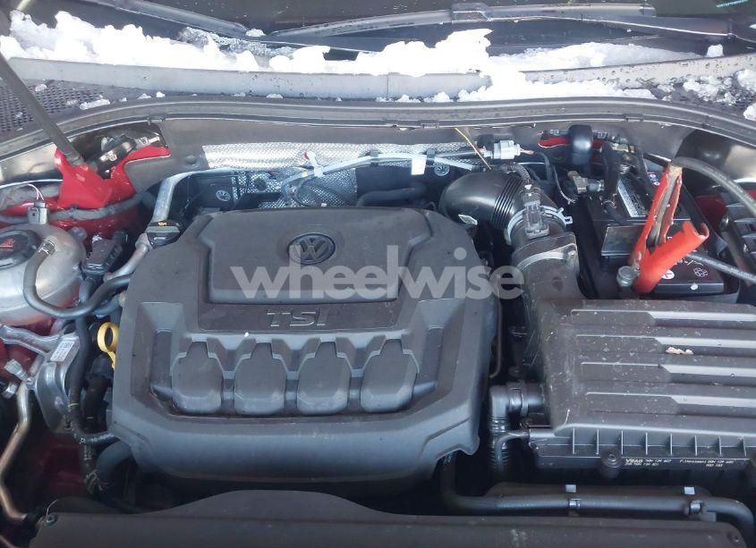 Photo 10 of 2019 Volkswagen Tiguan 2.0T SE/2.0T SEL/2.0T SEL R-LINE/2.0T SEL R-LINE BLACK (VIN 3VV2B7AX7KM095620)