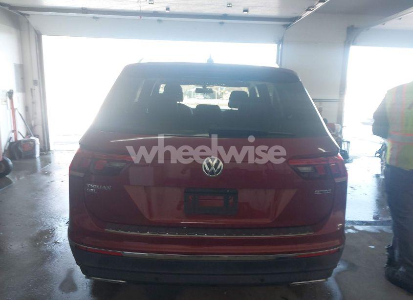 Photo 17 of 2019 Volkswagen Tiguan 2.0T SE/2.0T SEL/2.0T SEL R-LINE/2.0T SEL R-LINE BLACK (VIN 3VV2B7AX7KM095620)