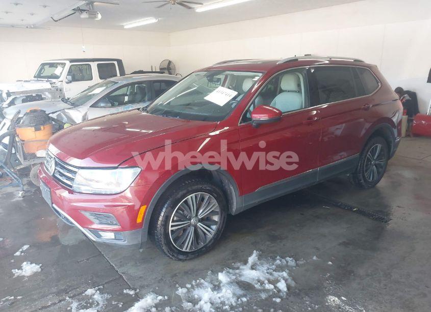 Photo 2 of 2019 Volkswagen Tiguan 2.0T SE/2.0T SEL/2.0T SEL R-LINE/2.0T SEL R-LINE BLACK (VIN 3VV2B7AX7KM095620)