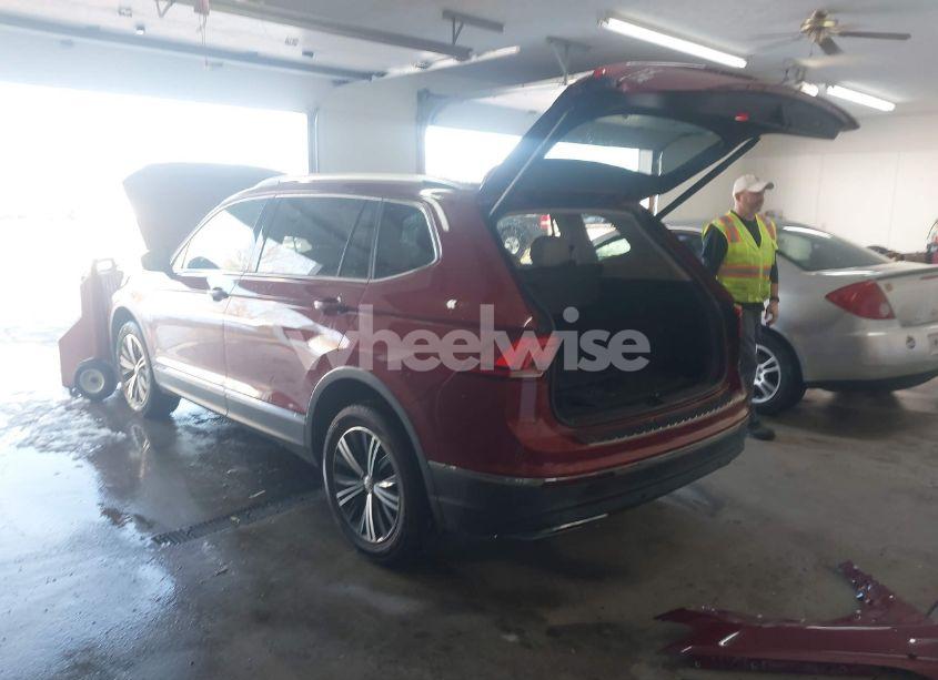 Photo 3 of 2019 Volkswagen Tiguan 2.0T SE/2.0T SEL/2.0T SEL R-LINE/2.0T SEL R-LINE BLACK (VIN 3VV2B7AX7KM095620)