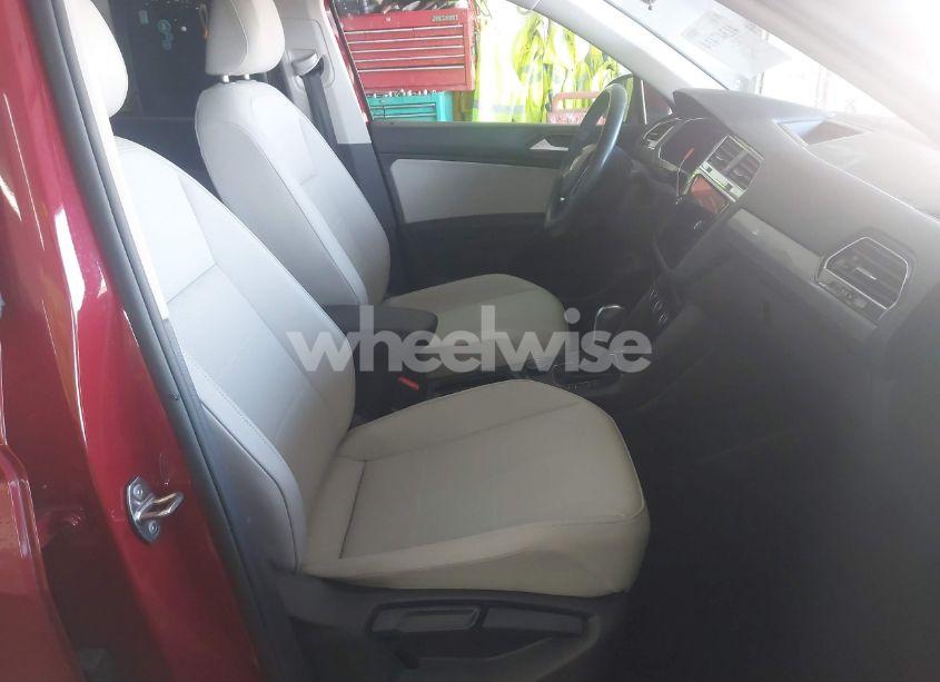 Photo 5 of 2019 Volkswagen Tiguan 2.0T SE/2.0T SEL/2.0T SEL R-LINE/2.0T SEL R-LINE BLACK (VIN 3VV2B7AX7KM095620)