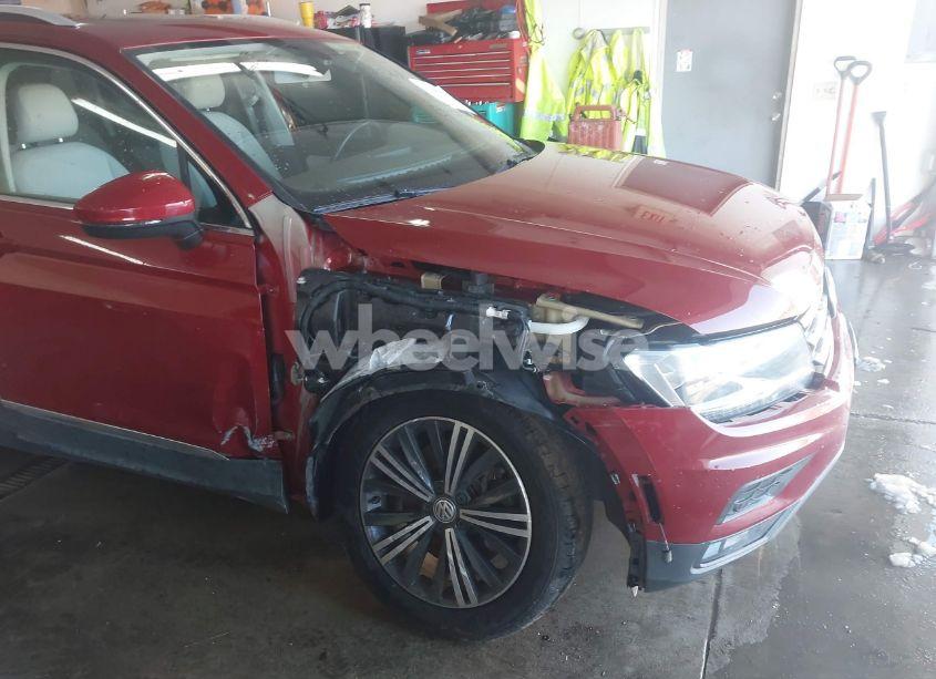 Photo 6 of 2019 Volkswagen Tiguan 2.0T SE/2.0T SEL/2.0T SEL R-LINE/2.0T SEL R-LINE BLACK (VIN 3VV2B7AX7KM095620)