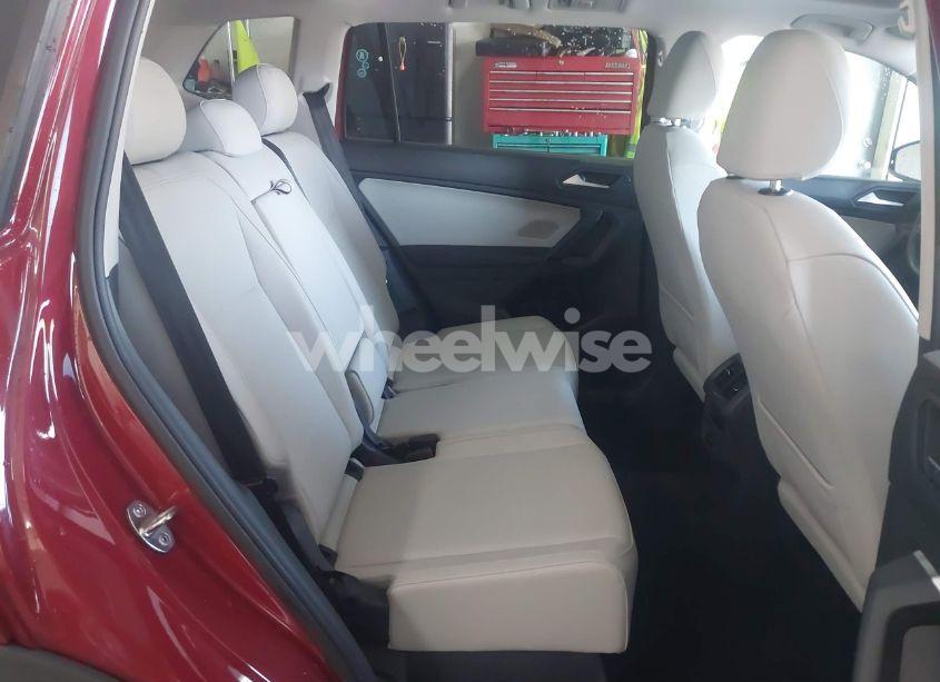 Photo 8 of 2019 Volkswagen Tiguan 2.0T SE/2.0T SEL/2.0T SEL R-LINE/2.0T SEL R-LINE BLACK (VIN 3VV2B7AX7KM095620)