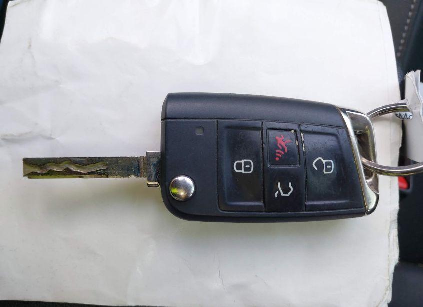 Photo 11 of 2019 Volkswagen Tiguan 2.0T SE/2.0T SEL/2.0T SEL R-LINE/2.0T SEL R-LINE BLACK (VIN 3VV2B7AX7KM096332)