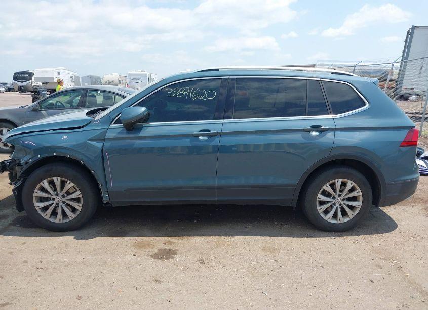 Photo 15 of 2019 Volkswagen Tiguan 2.0T SE/2.0T SEL/2.0T SEL R-LINE/2.0T SEL R-LINE BLACK (VIN 3VV2B7AX7KM096332)