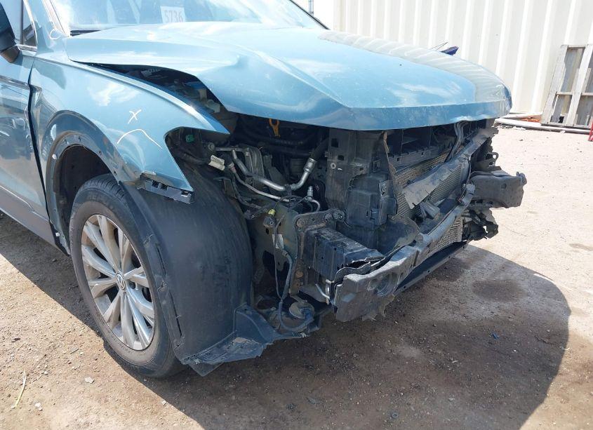 Photo 19 of 2019 Volkswagen Tiguan 2.0T SE/2.0T SEL/2.0T SEL R-LINE/2.0T SEL R-LINE BLACK (VIN 3VV2B7AX7KM096332)