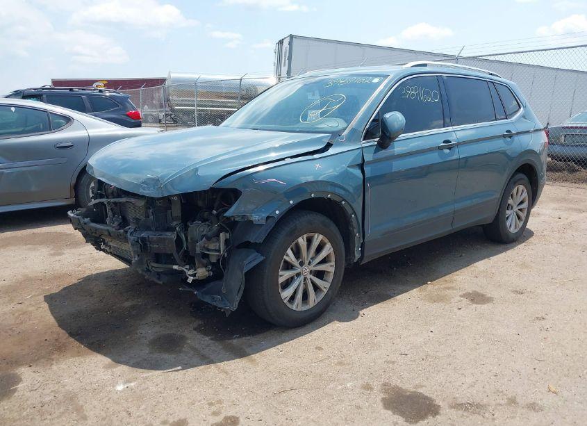 Photo 2 of 2019 Volkswagen Tiguan 2.0T SE/2.0T SEL/2.0T SEL R-LINE/2.0T SEL R-LINE BLACK (VIN 3VV2B7AX7KM096332)