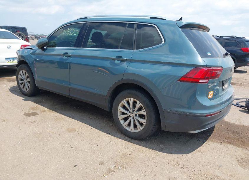 Photo 3 of 2019 Volkswagen Tiguan 2.0T SE/2.0T SEL/2.0T SEL R-LINE/2.0T SEL R-LINE BLACK (VIN 3VV2B7AX7KM096332)