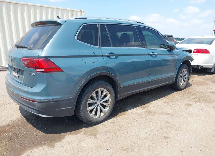 Photo 4 of 2019 Volkswagen Tiguan 2.0T SE/2.0T SEL/2.0T SEL R-LINE/2.0T SEL R-LINE BLACK (VIN 3VV2B7AX7KM096332)