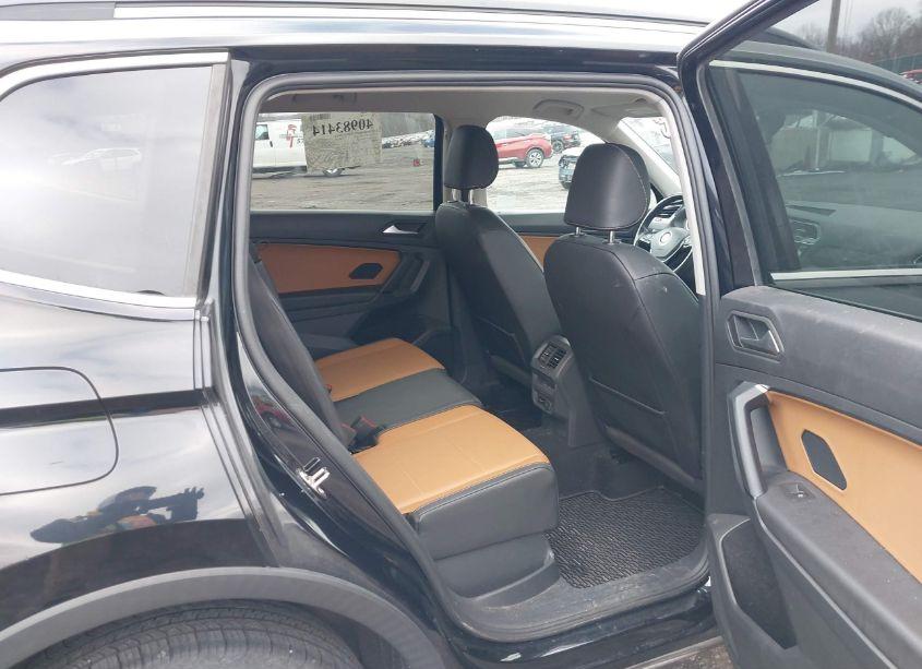 Photo 8 of 2019 Volkswagen Tiguan 2.0T SE/2.0T SEL/2.0T SEL R-LINE/2.0T SEL R-LINE BLACK (VIN 3VV2B7AX7KM101156)