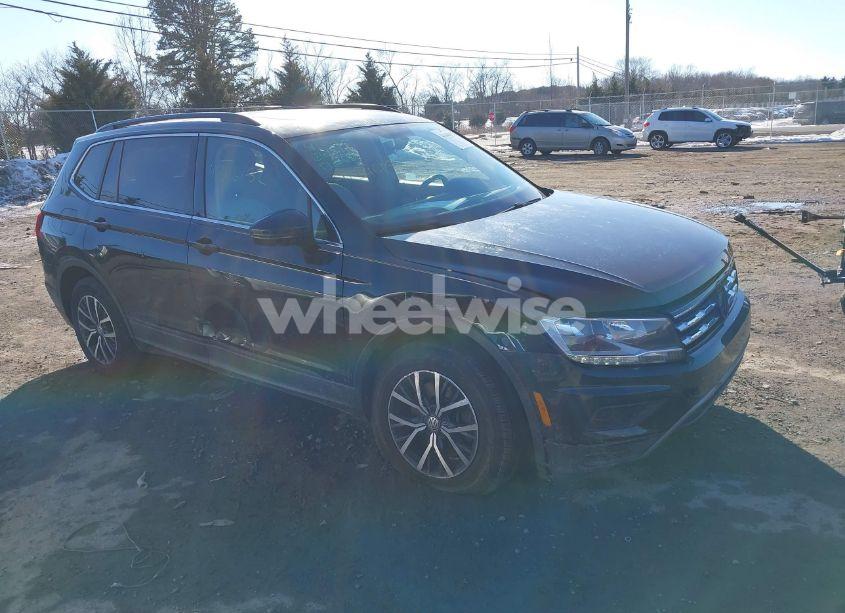 2019 Volkswagen Tiguan 2.0T SE/2.0T SEL/2.0T SEL R-LINE/2.0T SEL R-LINE BLACK (VIN 3VV2B7AX7KM118393) main photo