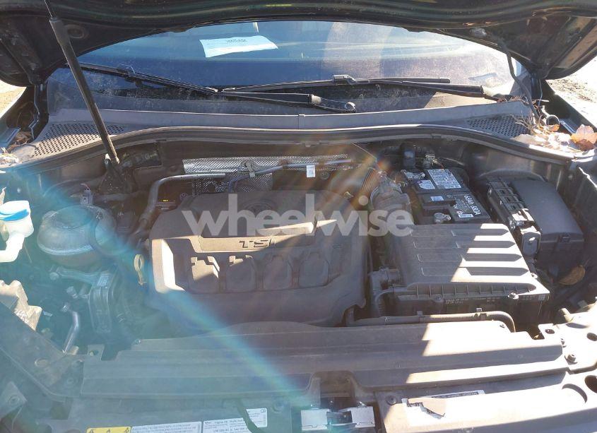 Photo 10 of 2019 Volkswagen Tiguan 2.0T SE/2.0T SEL/2.0T SEL R-LINE/2.0T SEL R-LINE BLACK (VIN 3VV2B7AX7KM118393)