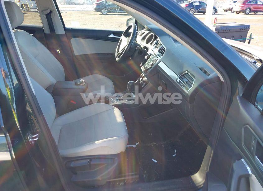 Photo 5 of 2019 Volkswagen Tiguan 2.0T SE/2.0T SEL/2.0T SEL R-LINE/2.0T SEL R-LINE BLACK (VIN 3VV2B7AX7KM118393)