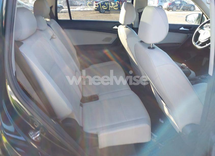 Photo 8 of 2019 Volkswagen Tiguan 2.0T SE/2.0T SEL/2.0T SEL R-LINE/2.0T SEL R-LINE BLACK (VIN 3VV2B7AX7KM118393)