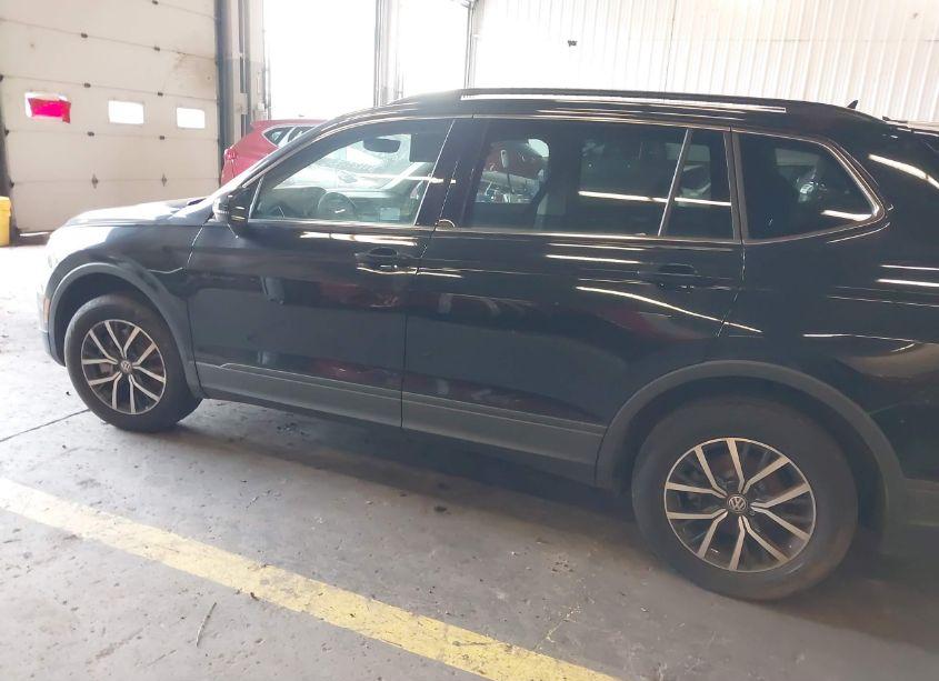 Photo 14 of 2019 Volkswagen Tiguan 2.0T SE/2.0T SEL/2.0T SEL R-LINE/2.0T SEL R-LINE BLACK (VIN 3VV2B7AX7KM188878)