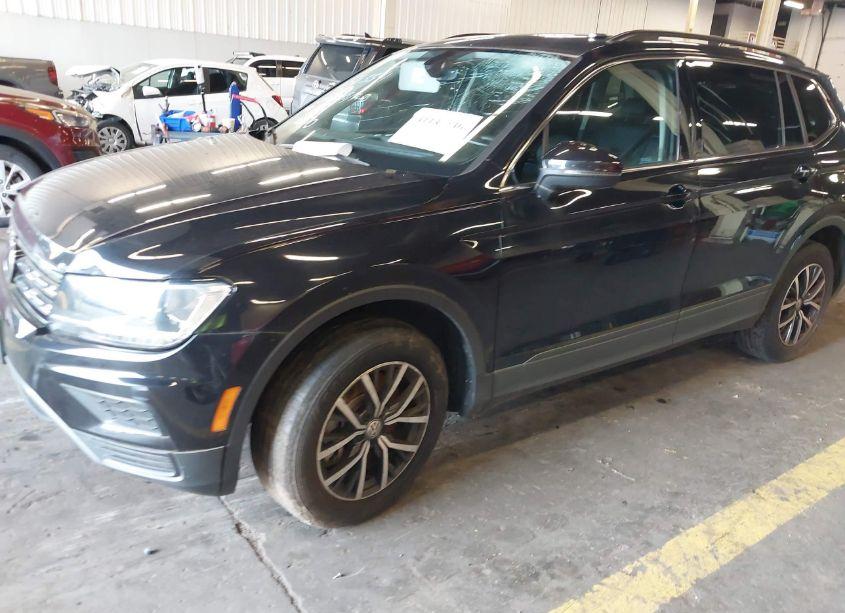 Photo 17 of 2019 Volkswagen Tiguan 2.0T SE/2.0T SEL/2.0T SEL R-LINE/2.0T SEL R-LINE BLACK (VIN 3VV2B7AX7KM188878)