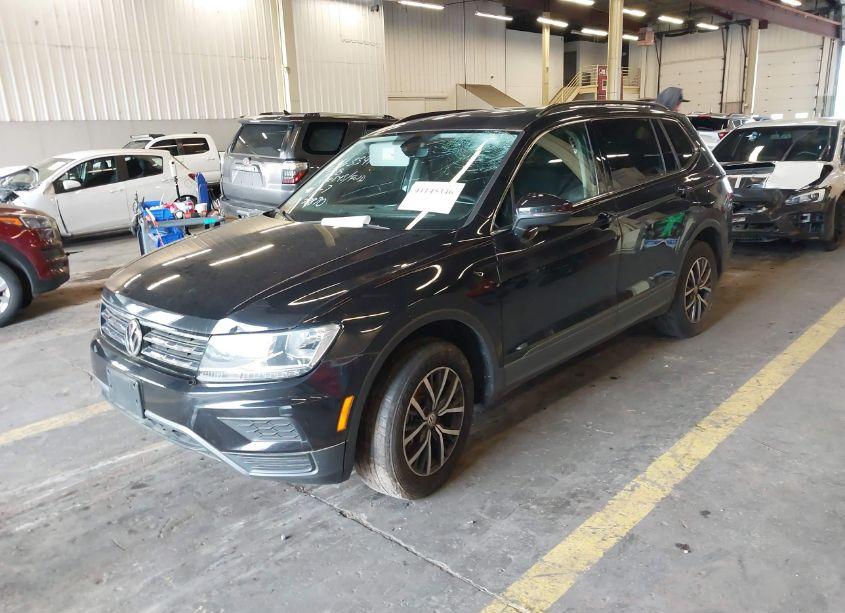 Photo 2 of 2019 Volkswagen Tiguan 2.0T SE/2.0T SEL/2.0T SEL R-LINE/2.0T SEL R-LINE BLACK (VIN 3VV2B7AX7KM188878)