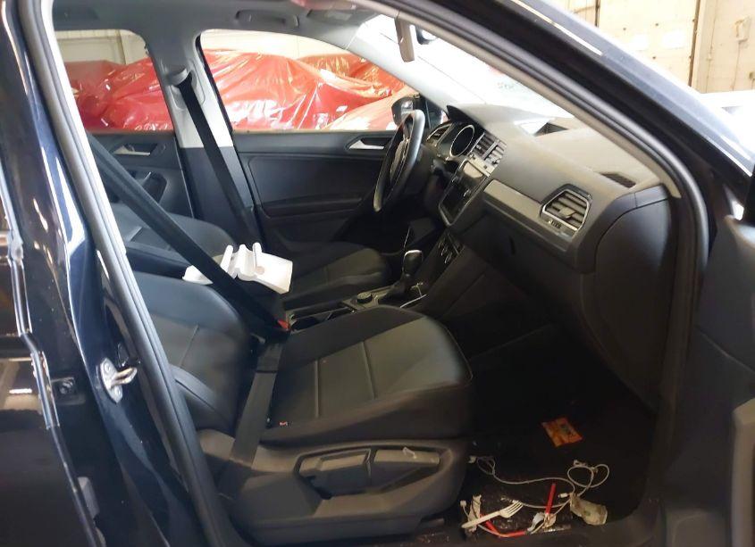 Photo 5 of 2019 Volkswagen Tiguan 2.0T SE/2.0T SEL/2.0T SEL R-LINE/2.0T SEL R-LINE BLACK (VIN 3VV2B7AX7KM188878)
