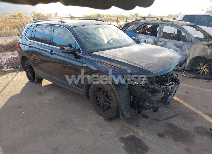 2019 Volkswagen Tiguan 2.0T SE/2.0T SEL/2.0T SEL R-LINE/2.0T SEL R-LINE BLACK (VIN 3VV2B7AX7KM188881) main photo