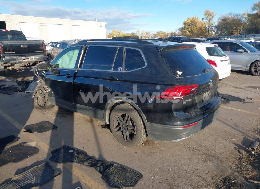 Photo 3 of 2019 Volkswagen Tiguan 2.0T SE/2.0T SEL/2.0T SEL R-LINE/2.0T SEL R-LINE BLACK (VIN 3VV2B7AX7KM188881)