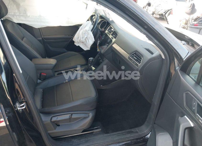 Photo 5 of 2019 Volkswagen Tiguan 2.0T SE/2.0T SEL/2.0T SEL R-LINE/2.0T SEL R-LINE BLACK (VIN 3VV2B7AX7KM188881)