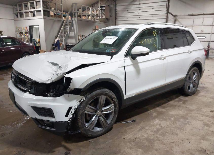 Photo 2 of 2020 Volkswagen Tiguan 2.0T SE/2.0T SE R-LINE BLACK/2.0T SEL (VIN 3VV2B7AX7LM078978)