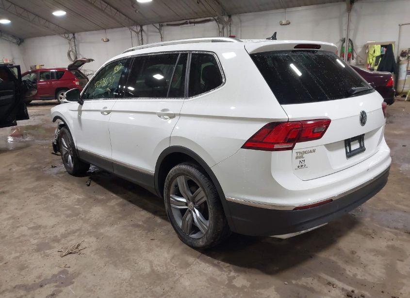 Photo 3 of 2020 Volkswagen Tiguan 2.0T SE/2.0T SE R-LINE BLACK/2.0T SEL (VIN 3VV2B7AX7LM078978)