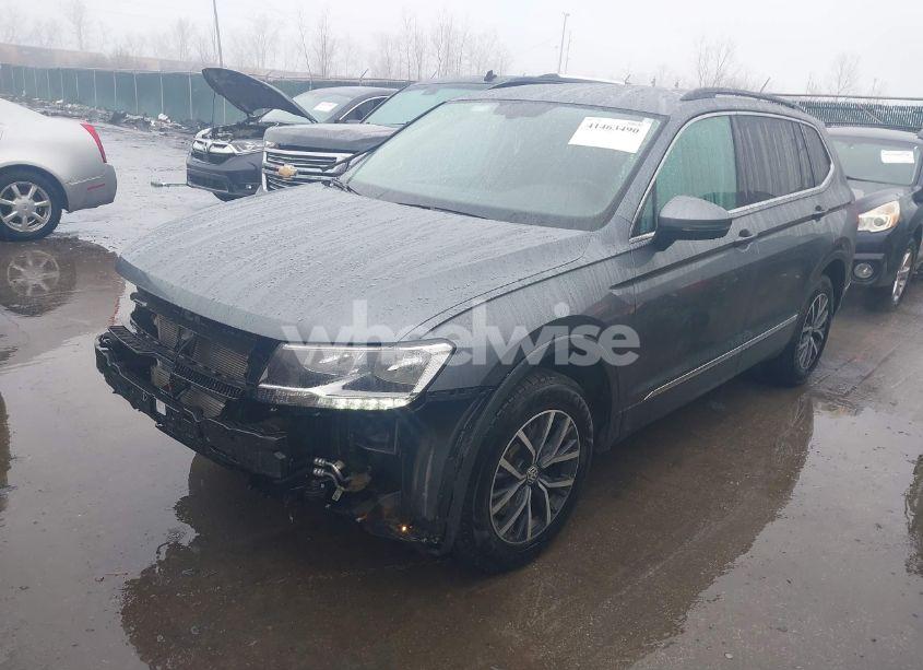 Photo 2 of 2020 Volkswagen Tiguan 2.0T SE/2.0T SE R-LINE BLACK/2.0T SEL (VIN 3VV2B7AX7LM158118)