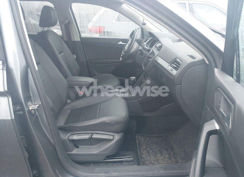 Photo 5 of 2020 Volkswagen Tiguan 2.0T SE/2.0T SE R-LINE BLACK/2.0T SEL (VIN 3VV2B7AX7LM158118)