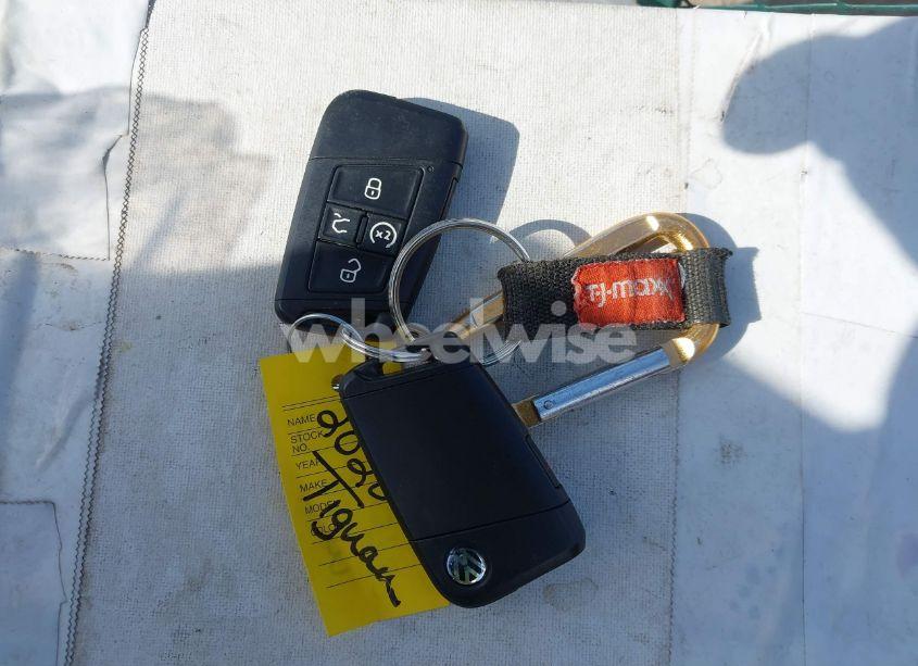 Photo 11 of 2020 Volkswagen Tiguan 2.0T SE/2.0T SE R-LINE BLACK/2.0T SEL (VIN 3VV2B7AX7LM170575)