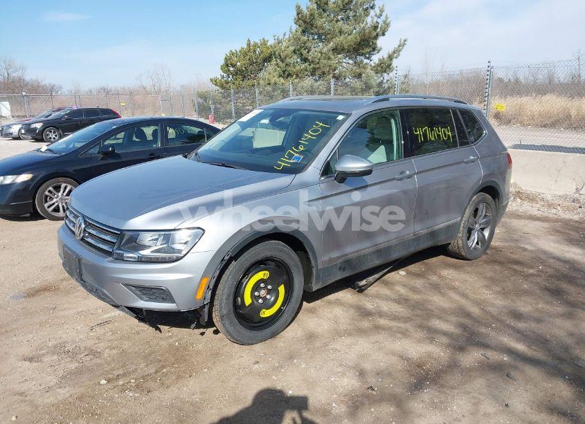 Photo 2 of 2020 Volkswagen Tiguan 2.0T SE/2.0T SE R-LINE BLACK/2.0T SEL (VIN 3VV2B7AX7LM170575)