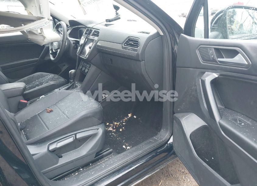 Photo 5 of 2021 Volkswagen Tiguan 2.0T SE/2.0T SE R-LINE BLACK/2.0T SEL (VIN 3VV2B7AX7MM100589)