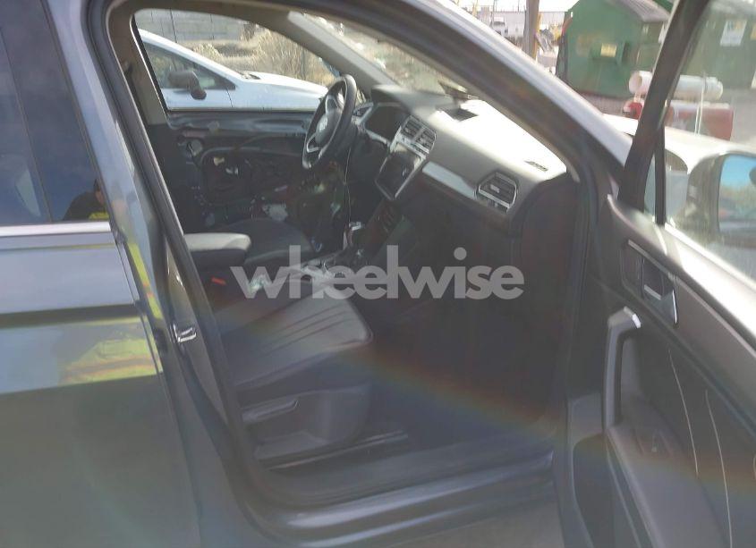 Photo 5 of 2022 Volkswagen Tiguan 2.0T SE (VIN 3VV2B7AX7NM029685)